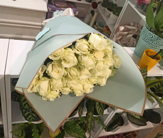 Букет из 21 белой розы